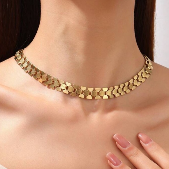 Luzy Jewelry Jewelry - Gorgeous Frosted Interlocking Chain Link Choker Statement Necklace in Gold